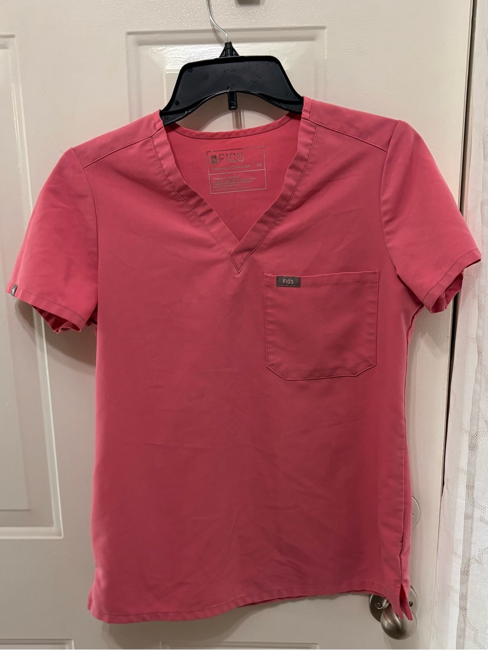 Figs V-neck one pocket scrub top xs
